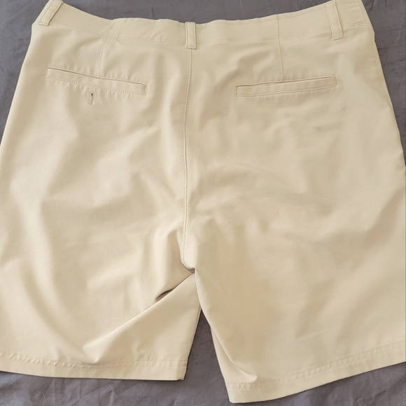 Perry Ellis Grandslam Shorts - Picture 2 of 3